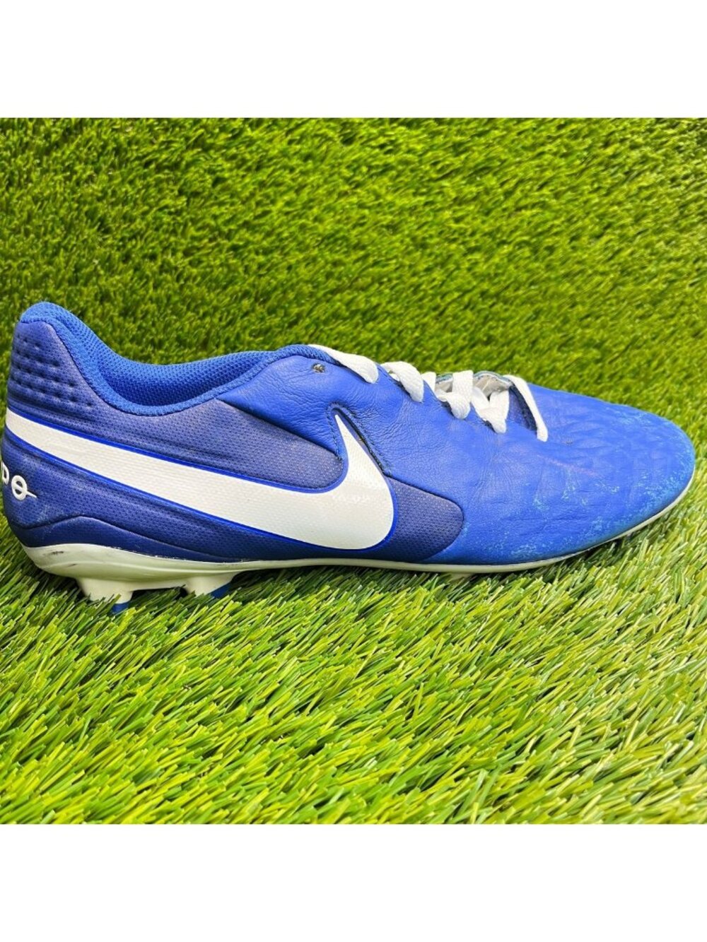 Nike Tiempo Legend 8 Club MG Mens Size 11.5 Blue Running Soccer Cleats Shoes